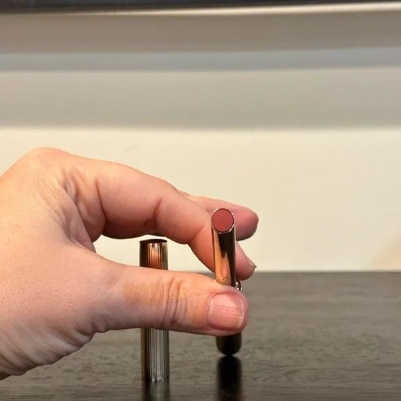 Estee Lauder Slim Lipstick - Vibrant Pink - Picture 6 of 6